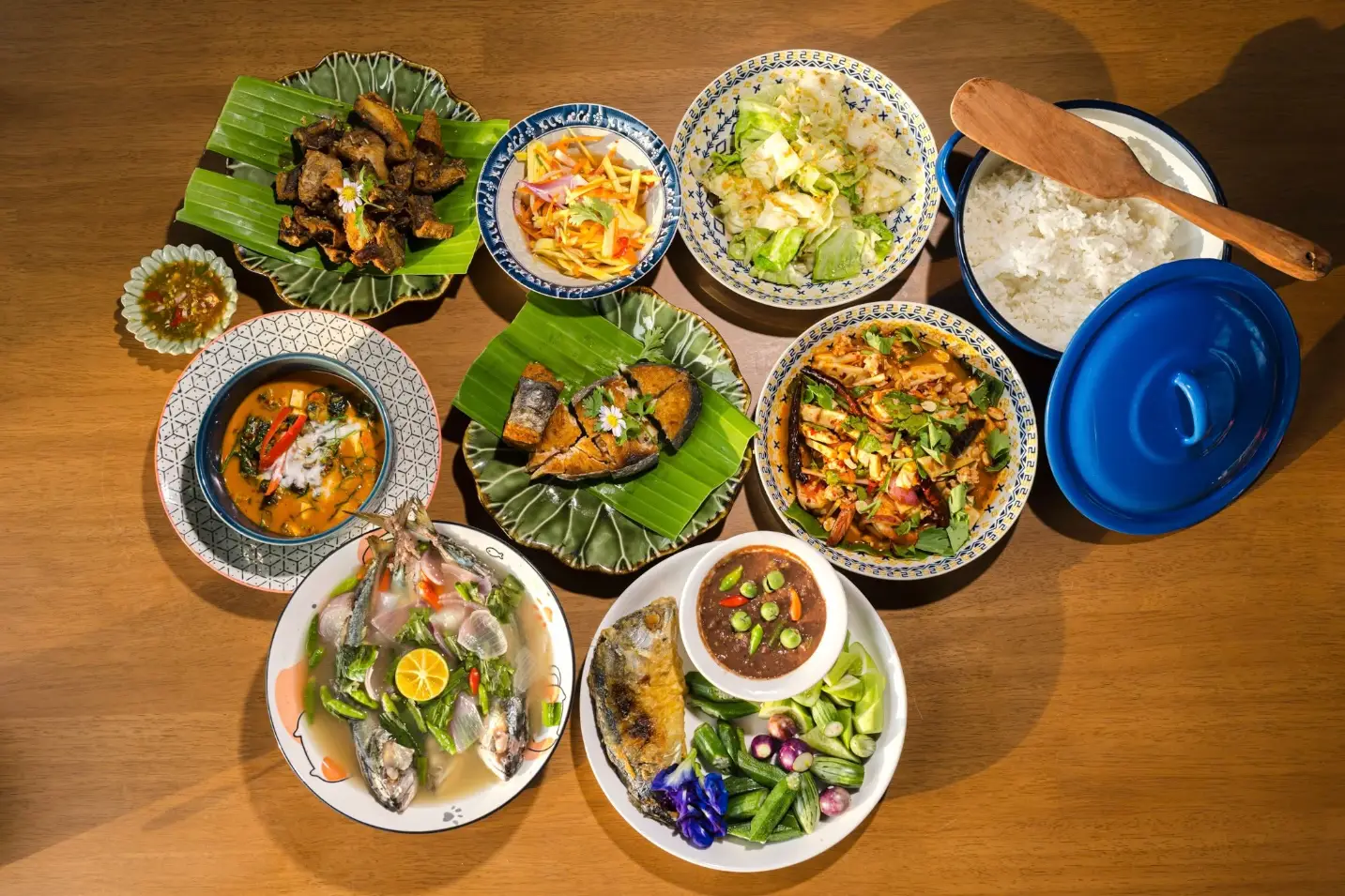 บรรยากาศร้านคดข้าว จันทบุรี ร้านอาหารพื้นบ้านริมแม่น้ำ